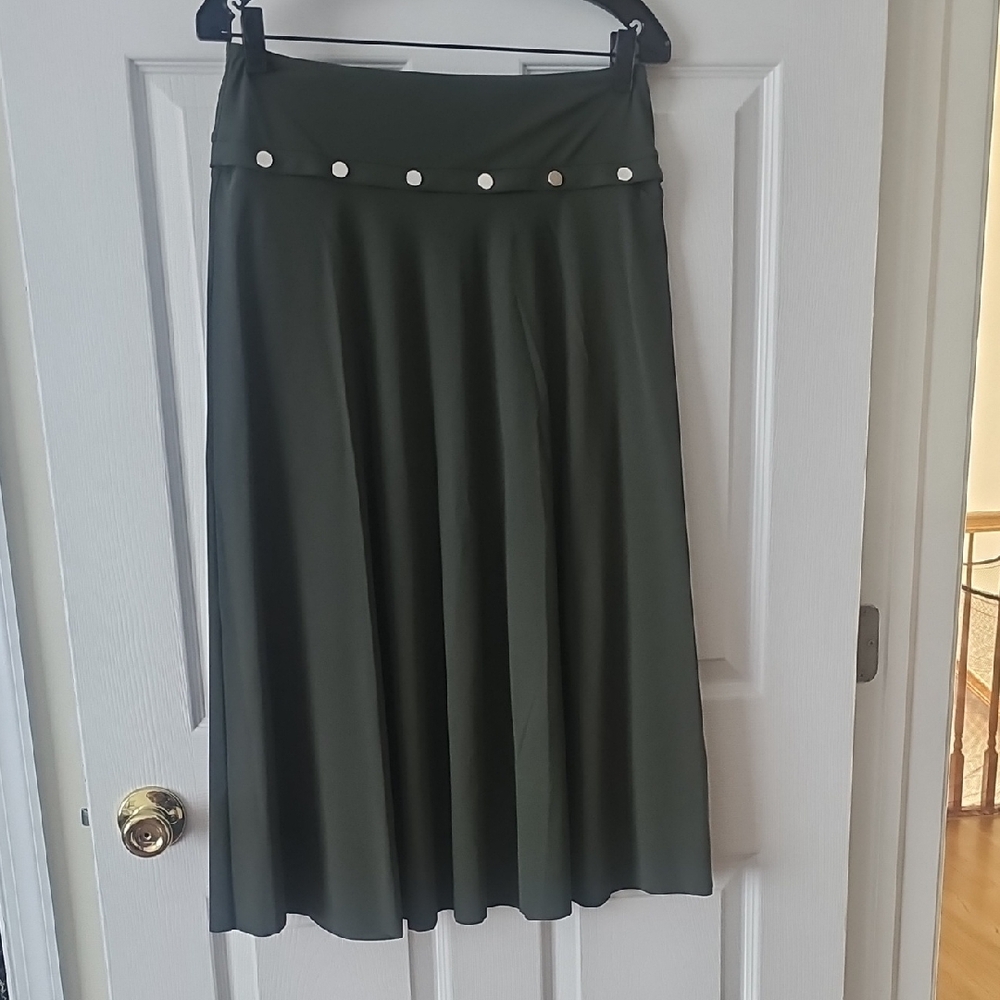 Elegant Green Skirt with Button Detail